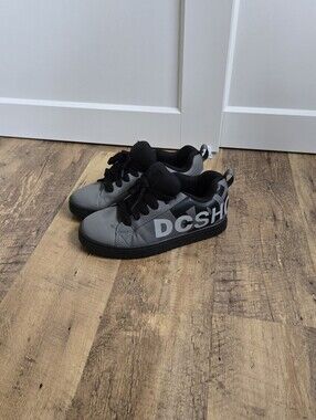 DC Shoes Mens Court Graffik SE Size 6.5 Grey And Black Sneakers